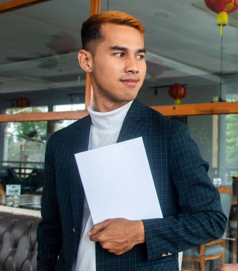 Marcus L., Financial Analyst